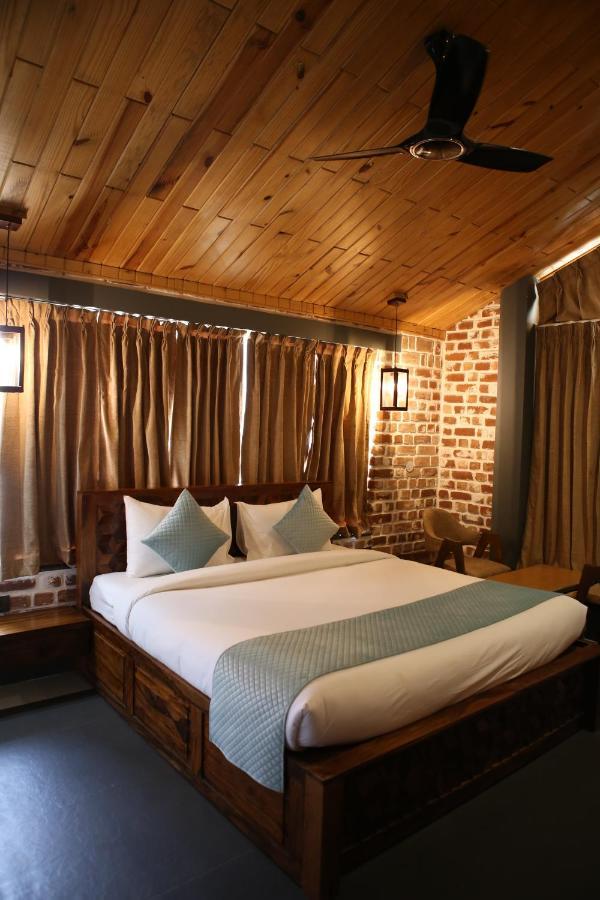 Granny'S Den Resort Rājpur Exterior photo